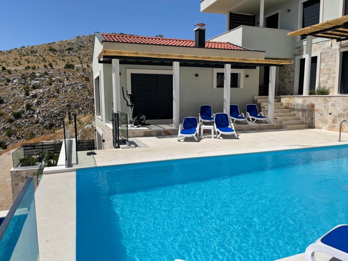 Bellavista Villa Ivanica Exteriör bild